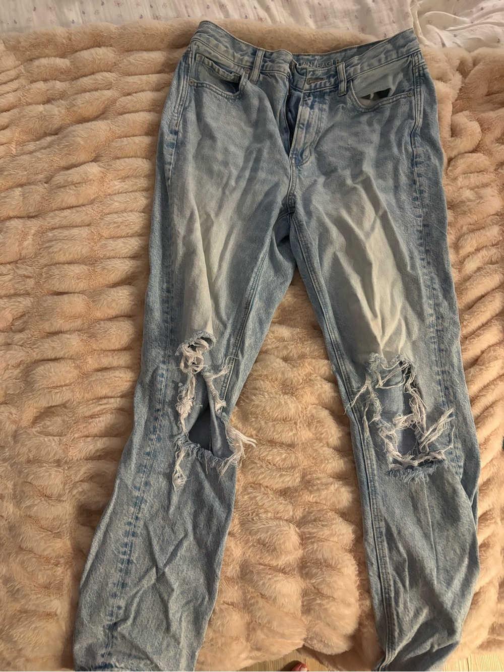 American Eagle Outfitters Light Blue Distressed Boyfriend Jeans